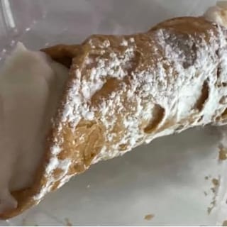 Fresh Stuffed Cannoli